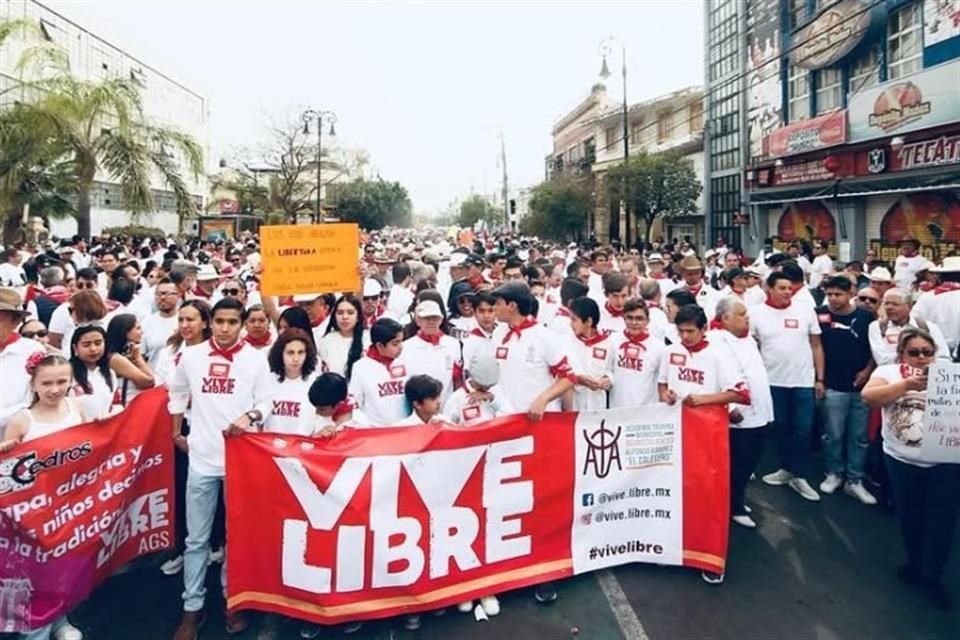 Previo a la decisión en el Congreso de Aguascalientes, ciudadanos a favor de las corridas de toros se manifestaron el 16 de abril en calles de la capital estatal.