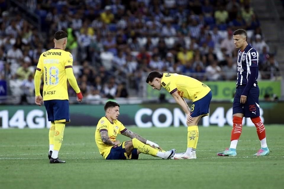 Apenas a los 3 minutos de iniciado el partido, el uruguayo Brian Rodríguez, del América, se lesionó y tuvo que dejar el duelo.