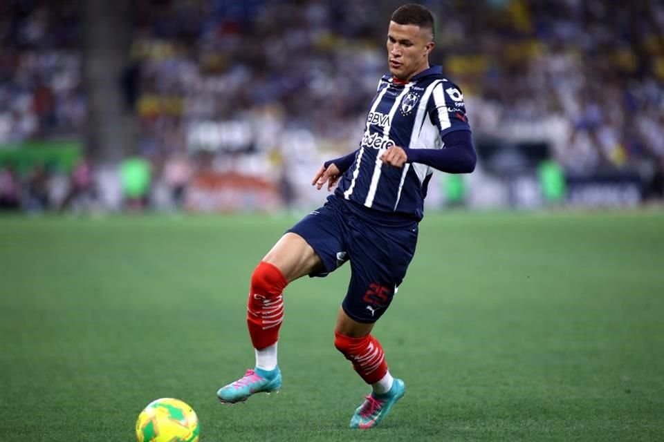 Por tercer partido consecutivo y ante la ausencia de Sergio Ramos, Nelson Deossa arrancó el encuentro como titular.