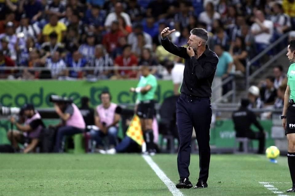 Martín Demichelis dice que Canales está triste y ansioso de volver a la actividad.