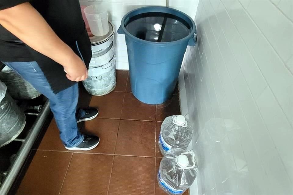  Cuadrillas de AyD iniciaron con la unión de un ducto y un tanque del sistema de suministro de agua potable.