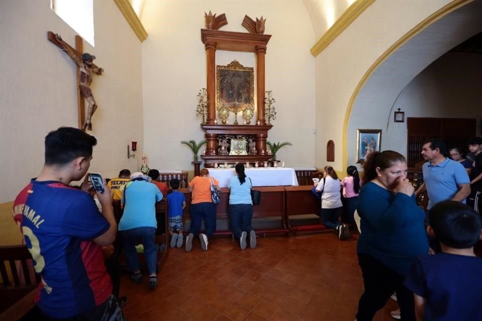 Creyentes regiomontanos realizan este Jueves Santo la tradición de la visita de los Siete Templos.
