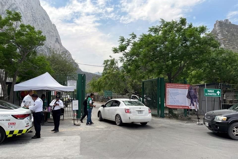 Los visitantes pueden acceder al parque con su vehículo o caminando de manera libre, además la entrada es gratuita.
