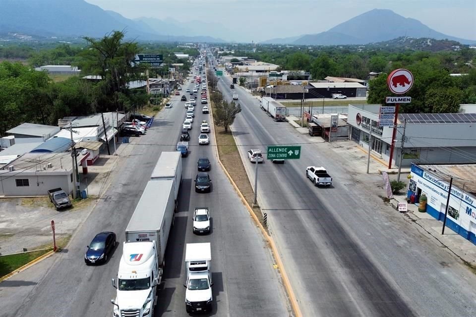 El tráfico empezó a formarse desde las 09:00 horas hacia el sur.