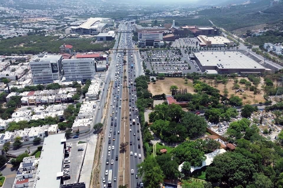 Un atorón se formó a la altura de La Rioja, en donde termina el contraflujo de la Carretera Nacional.