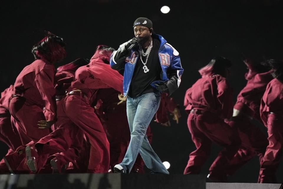 Kendrick Lamar interpretó el tema 'Not Like Us' durante el Super Bowl, el cual cuenta con mensajes dirigidos a Drake.