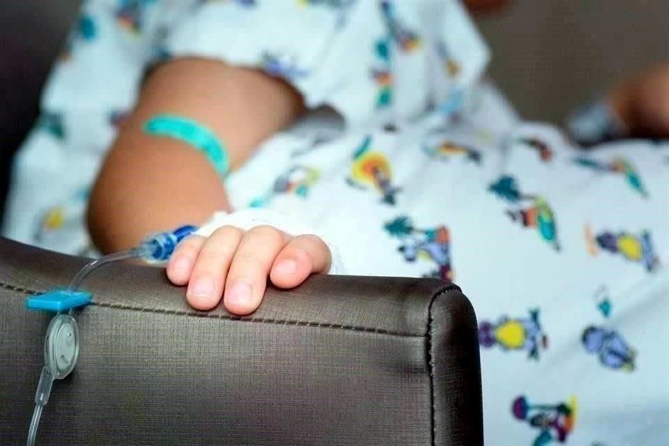 Ante compra emergente de oncológicos anunciada por la Presidenta, organizaciones civiles advirtieron de compra de fármacos de menor calidad.