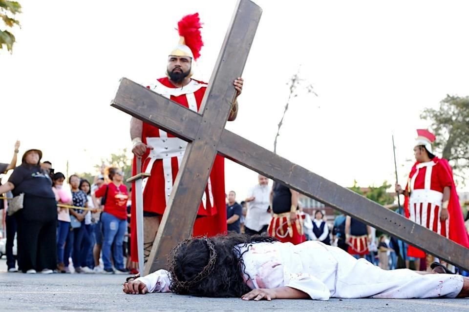 Escena del Viacrucis del año pasado.