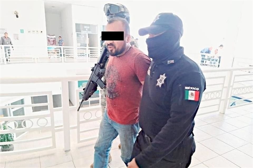 Marinos y policías municipales participaron en el operativo contra posibles invasores.