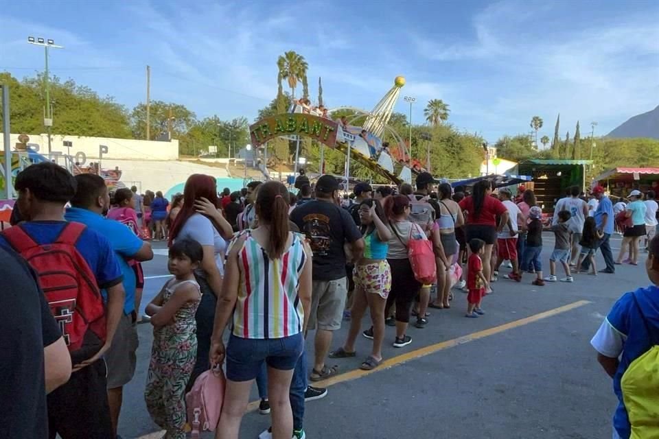 En el Parque Tolteca, que es gratuito, ayer la afluencia fue de 4 mil 620 personas.