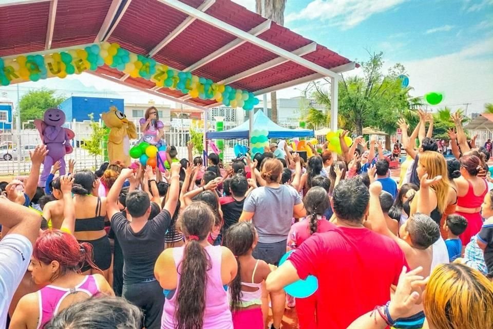 Más de 16 mil visitantes acudieron a los diferentes parques y albercas públicas.