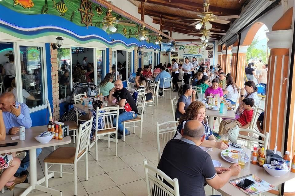 En la Presa La Boca, que se encuentra al 86 por ciento de su capacidad, los restaurantes estuvieron llenos y los paseos en caballos aumentaron. 