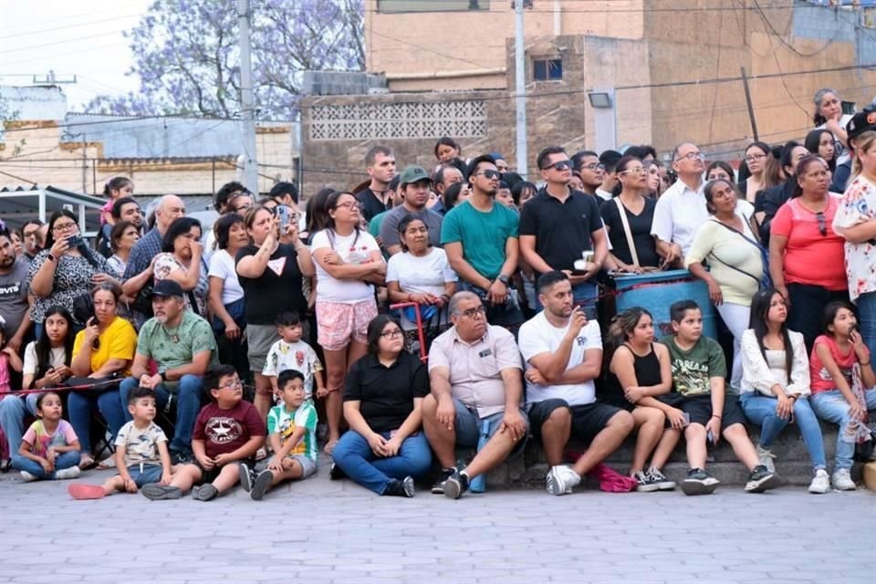 Decenas de feligreses estuvieron prsentes en el Viacrucis de la basílica de Guadalupe.