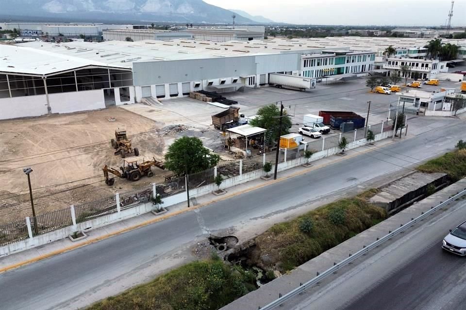  La fuga se origina en un registro de AyD, cae a un canalón y tras recorrer 800 metros llega al Río Pesquería, en García. 