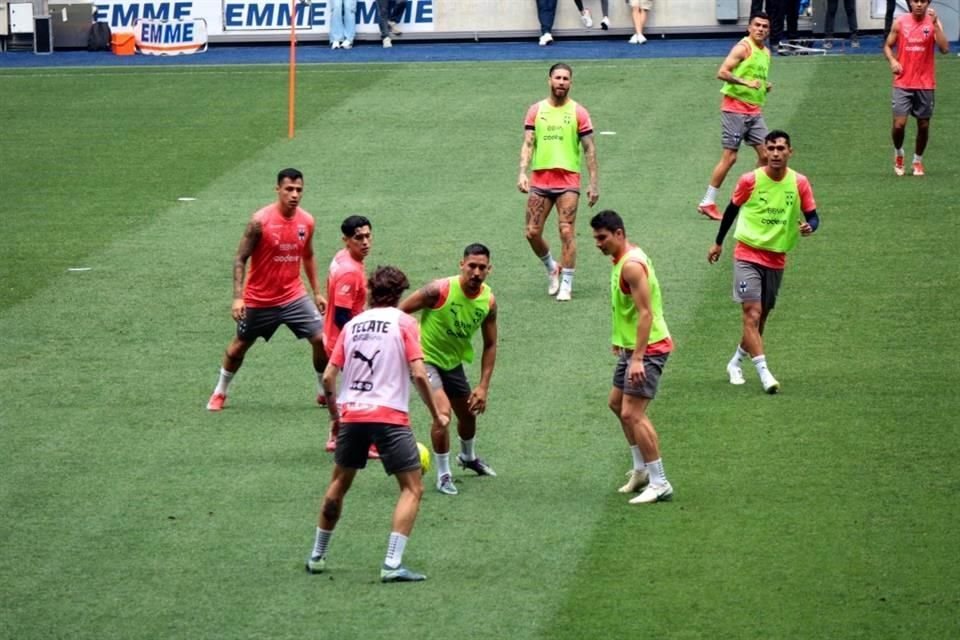 Los Rayados entrenaron en el Estadio Monterrey de cara al duelo ante León.