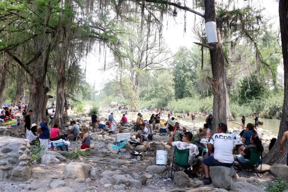 Visitantes saturaron el Río Ramos en sábado de Gloria.