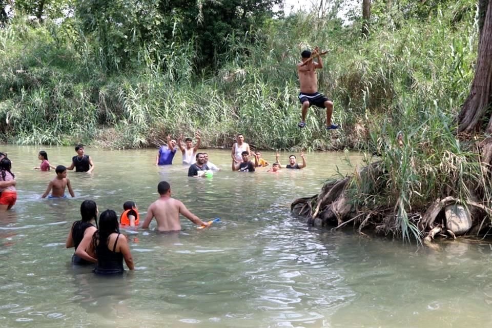 Visitantes saturaron el Río Ramos en sábado de Gloria.