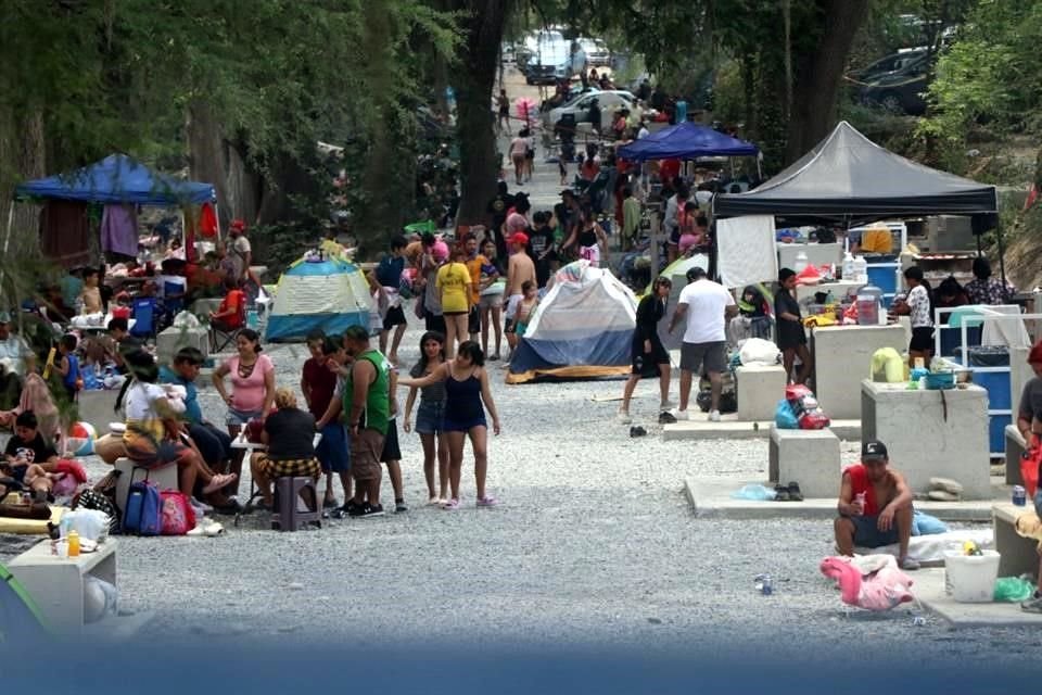 Visitantes saturaron el Río Ramos en sábado de Gloria.