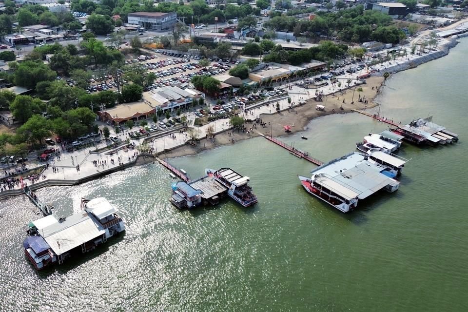 Por la saturación de visitantes en La Presa La Boca fue cerrado al paso de visitantes cerca de las 16:00 horas.