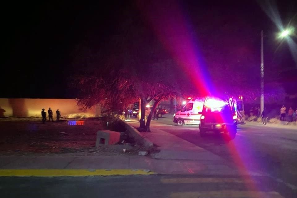 Los hechos fueron reportados alrededor de las 21:30 horas en la entrada a la Colonia Las Glorias, a donde se movilizaron elementos de la Policía Municipal y paramédicos.