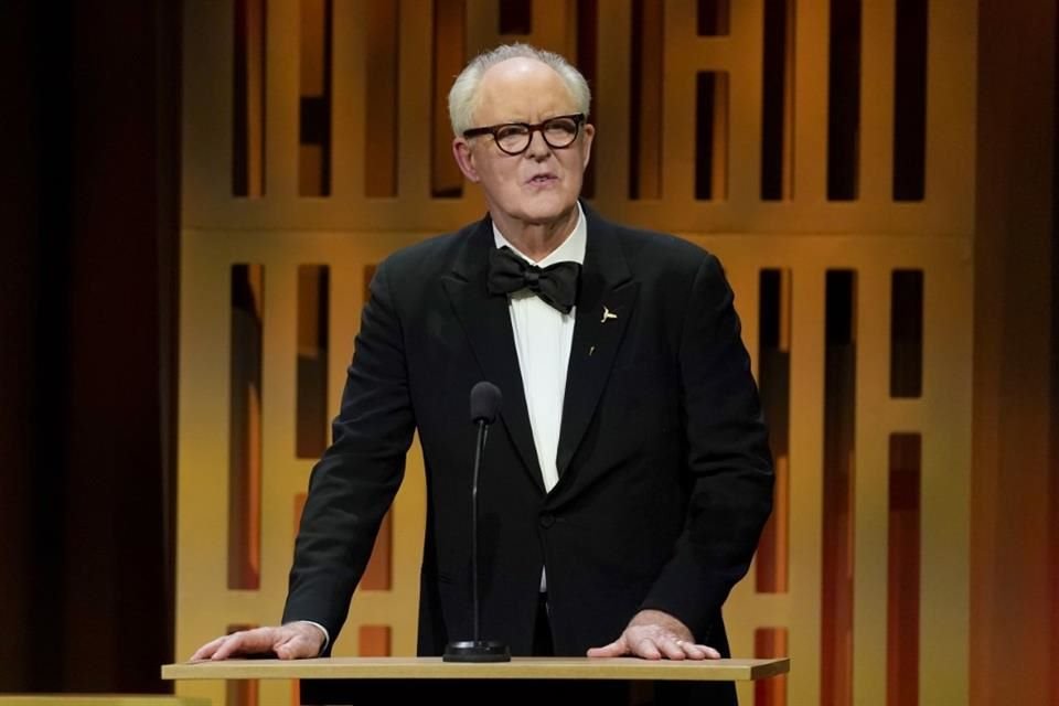 John Lithgow asume con emoción y nerviosismo su rol de Dumbledore en la serie de 'Harry Potter', tras la polémica por ser estadounidense.