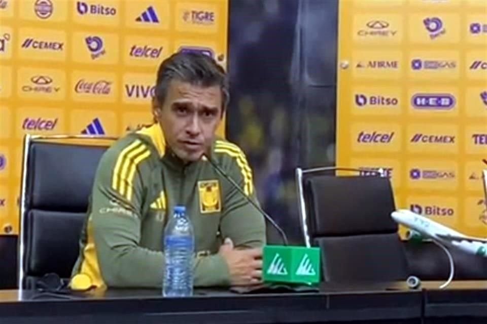 Maximiliano Velázquez, auxiliar de Guido Pizarro, habló en conferencia de prensa, debido a la suspensión de 'El Conde'.