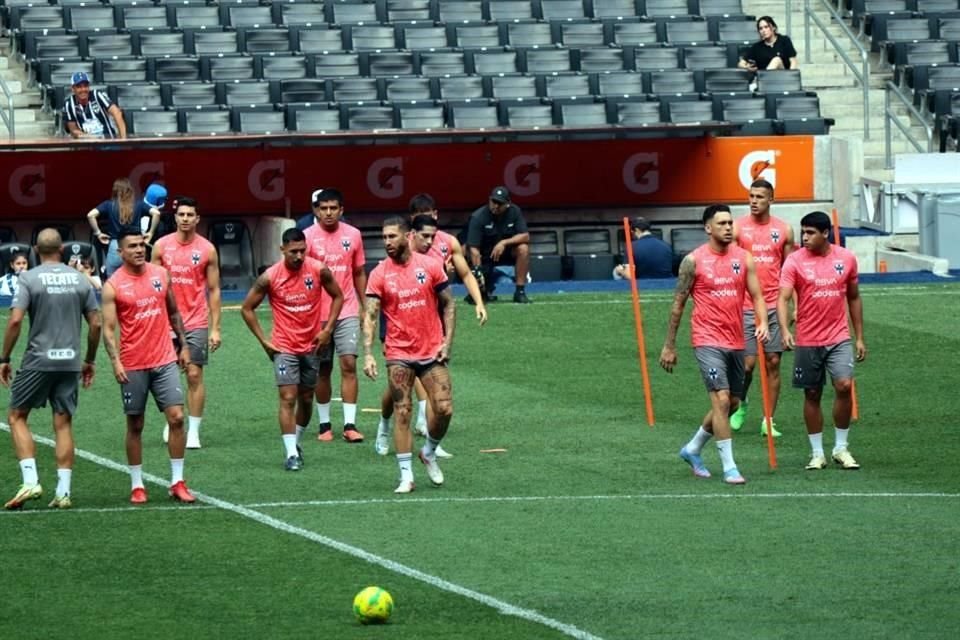 Rayados vista al León este domingo.