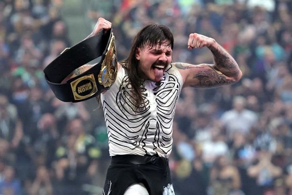 Dominik Mysterio se llevó el Campeonato Intercontinental e hizo historia al ganar este título al igual que su padre Rey Mysterio en Wrestlemania.