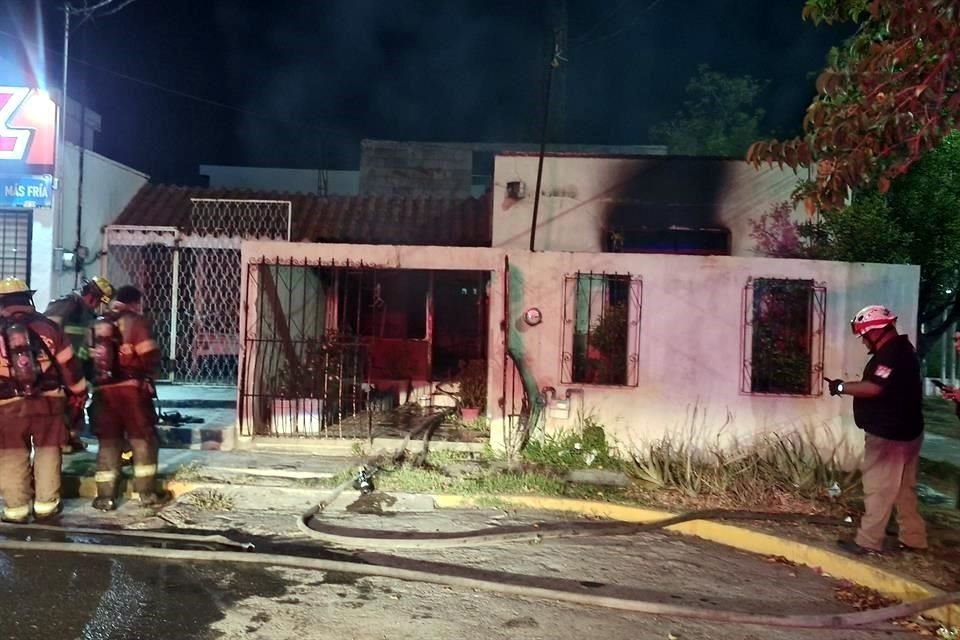 El siniestro fue reportado a las 02:00 horas en el cruce de las calles Aida y Don Juan, en la Colonia Paseo de las Mitras.