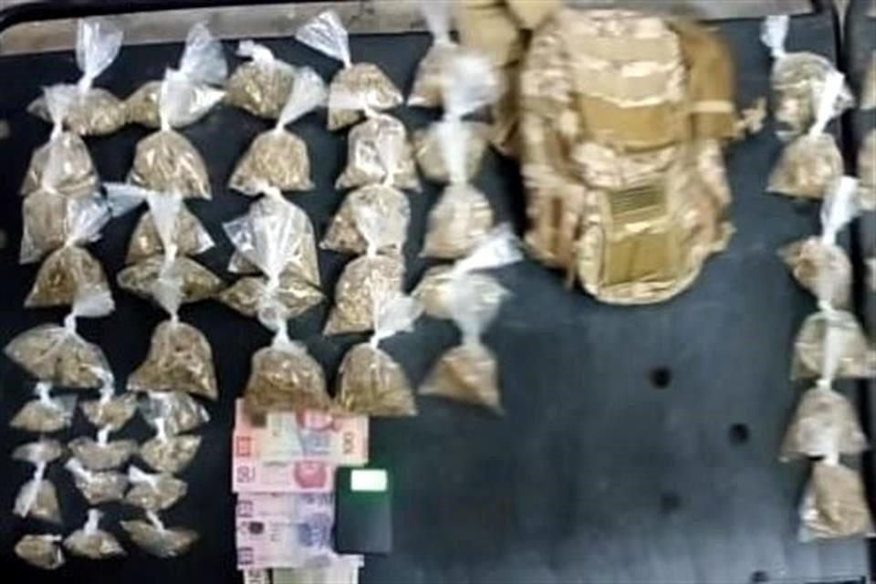 A los detenidos se les decomisaron dosis de mariguana.