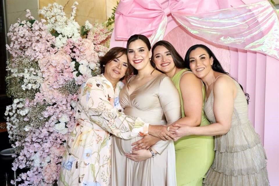 Adriana Benitez, Kenia García, Fannie Quiroga y Margarita Martínez