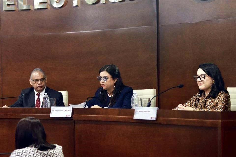 Tomás Alan Mata Sánchez, la magistrada presidenta Claudia Patricia de la Garza Ramos y Saralany Cavazos Vélez.