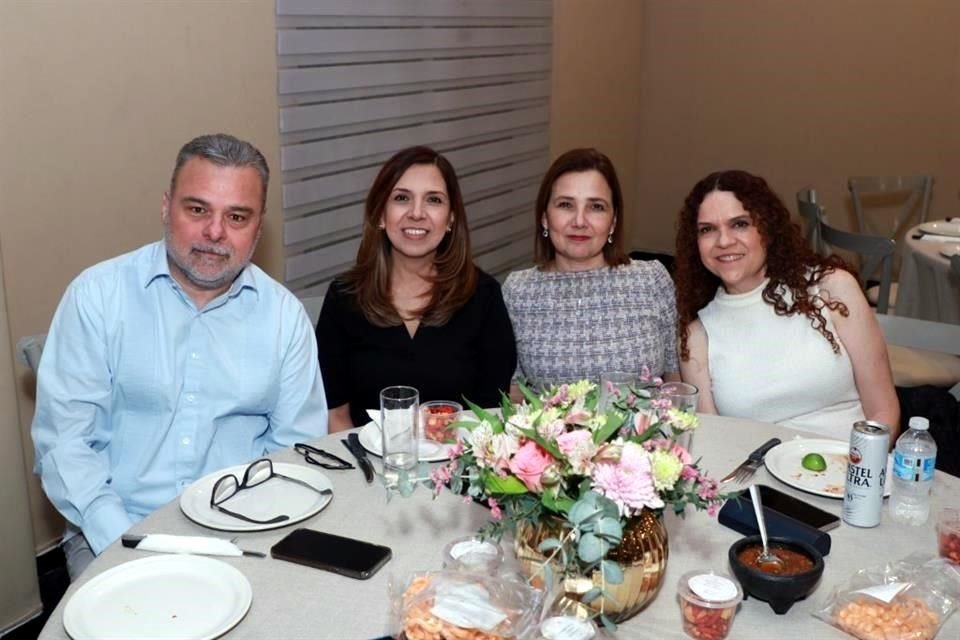 Héctor Villegas, Deyla Barrera, Karen González y Susana Salazar