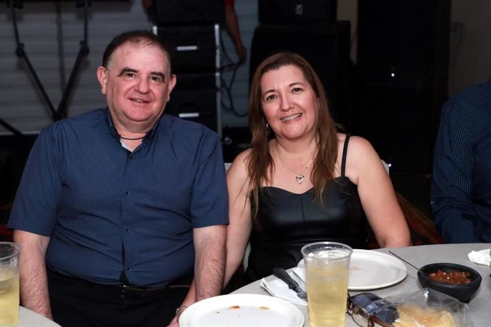 Luis Carlos Espronceda y Alejandra Cruz