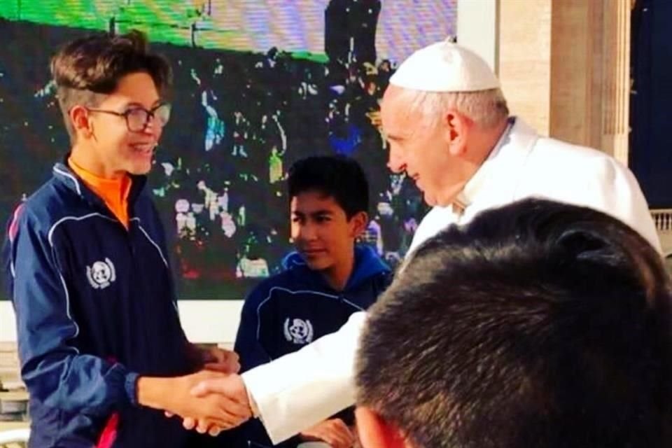 Hace 8 años, seis alumnos de Monterrey subieron al Papamóvil tras llamar la atención del Papa Francisco con sus cantos en el Vaticano.