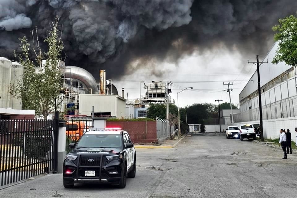 El fuego inició desde las 8:10 horas y los trabajos para sofocarlo por completo hasta las 16:00 horas aproximadamente.