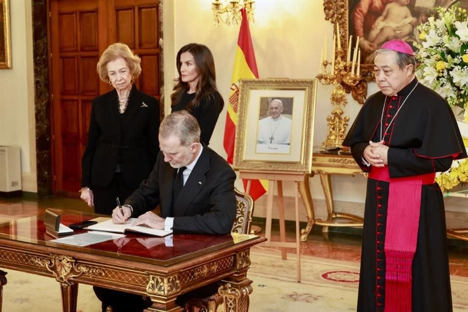 Francisco era 'una figura cuya dimensión trasciende el ámbito de la Iglesia Católica para convertirse en un enorme faro ético de nuestro mundo', expresó el Rey.