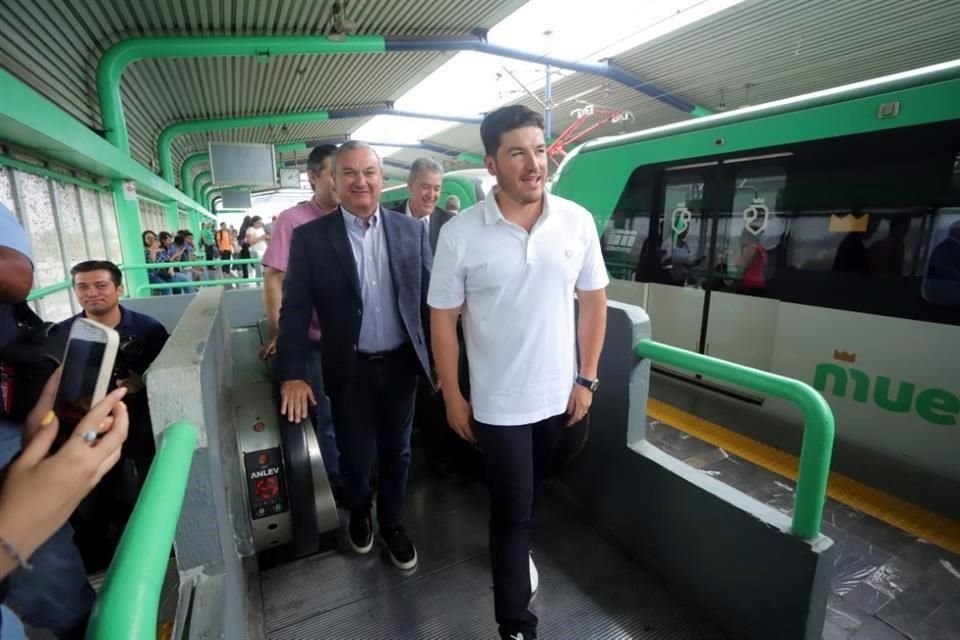 En el acto estuvieron el Gobernador Samuel García, el Alcalde de Guadalupe Héctor García y el Secretario de Movilidad, Hernán Villarreal.