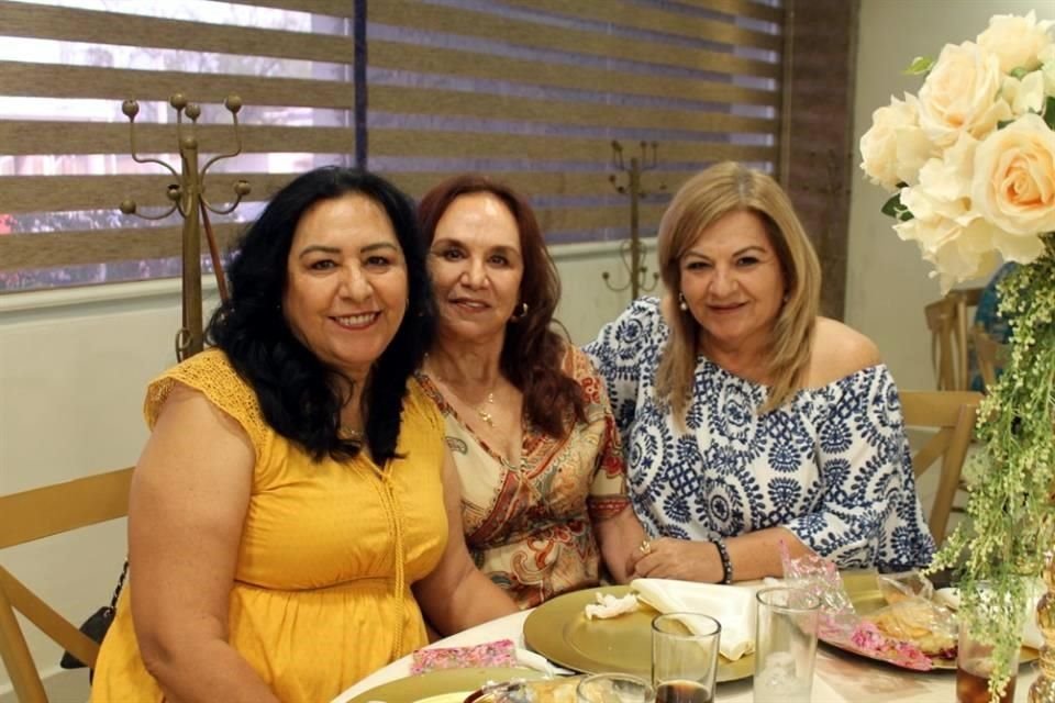 Lety, Mely y Nancy Flores