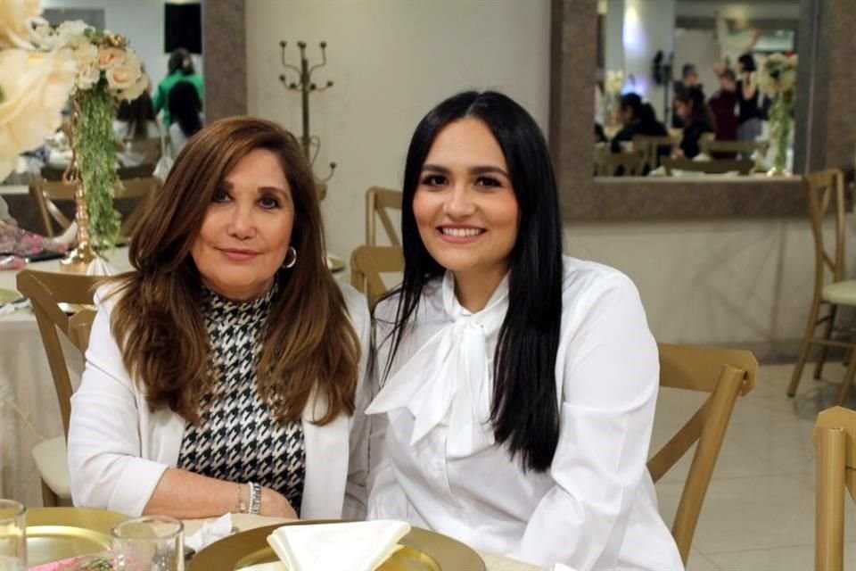 Dinorah Guajardo y Daniela Santiago de Dávila