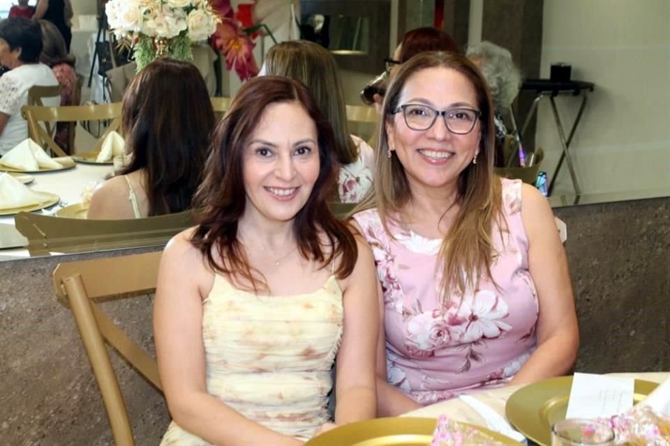 Sonia Arreguin y Claudia Solís