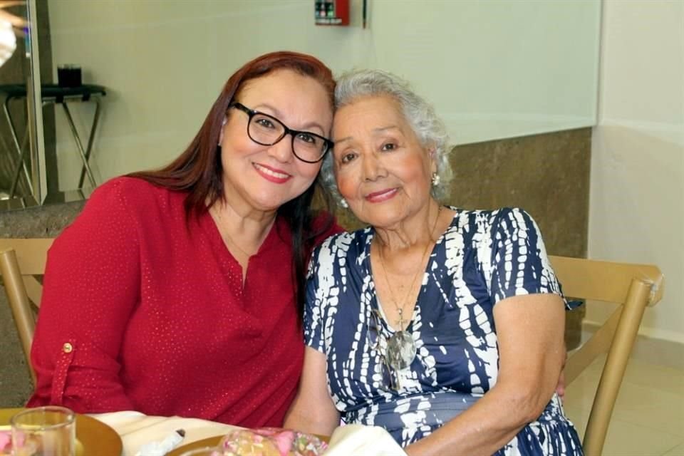 Claudia Cortés y María Elba Martínez