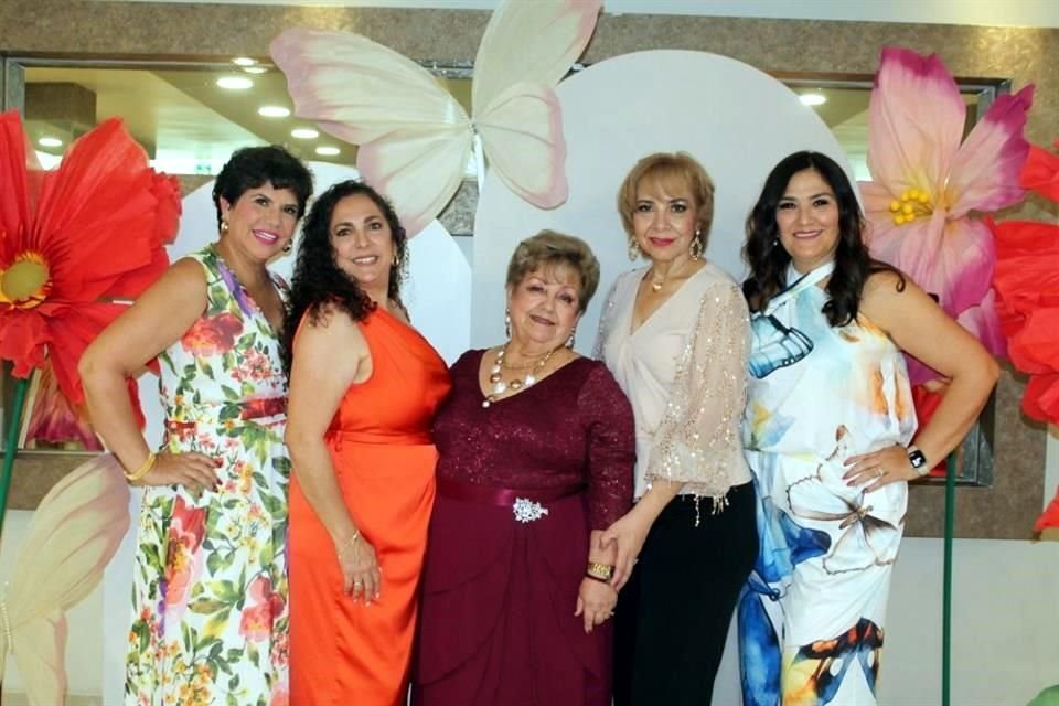 Paty Antúnez de Dávila, Claudia de Dávila, Aracely Villarreal de Dávila, Aracely Dávila y Sonia Flores de Dávila