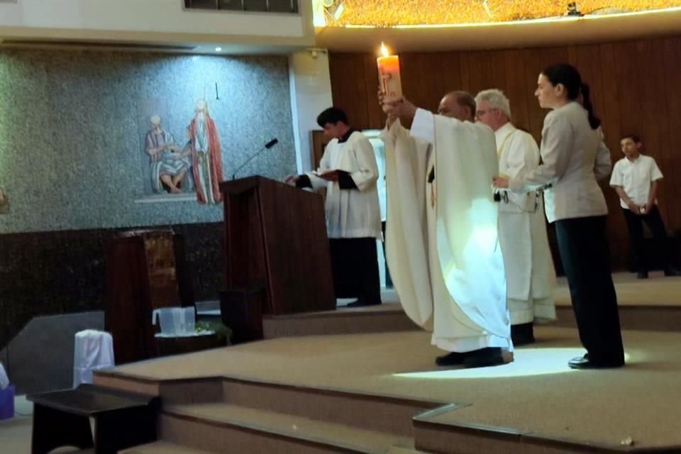 Reflexionan en el encendido de Fuego Nuevo con motivo del Sábado de Gloria.