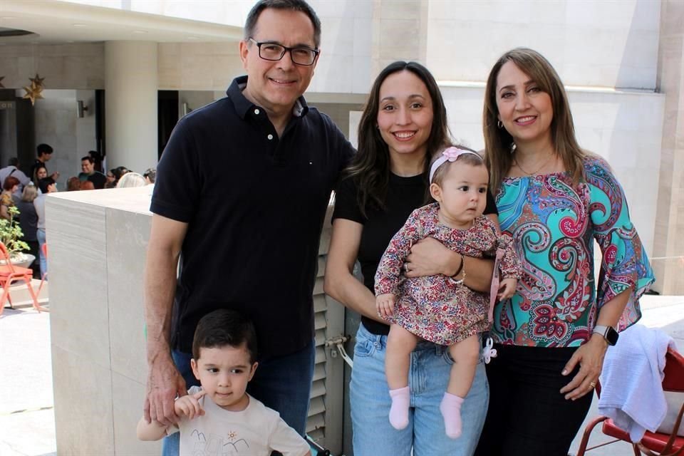 Eduardo Lozano, Andrea Lozano, Julia Villareal, Ciro Marcelo Peña y Natalia Peña