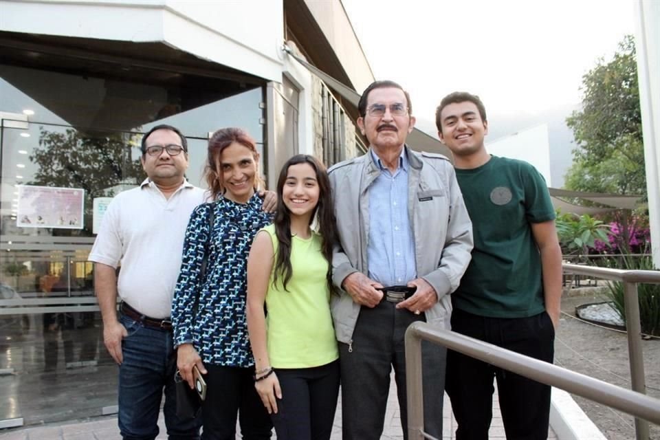 Luis Miranda García, Silvia González de Miranda, César González, Silvia Denisse Miranda y Juan Pablo Miranda