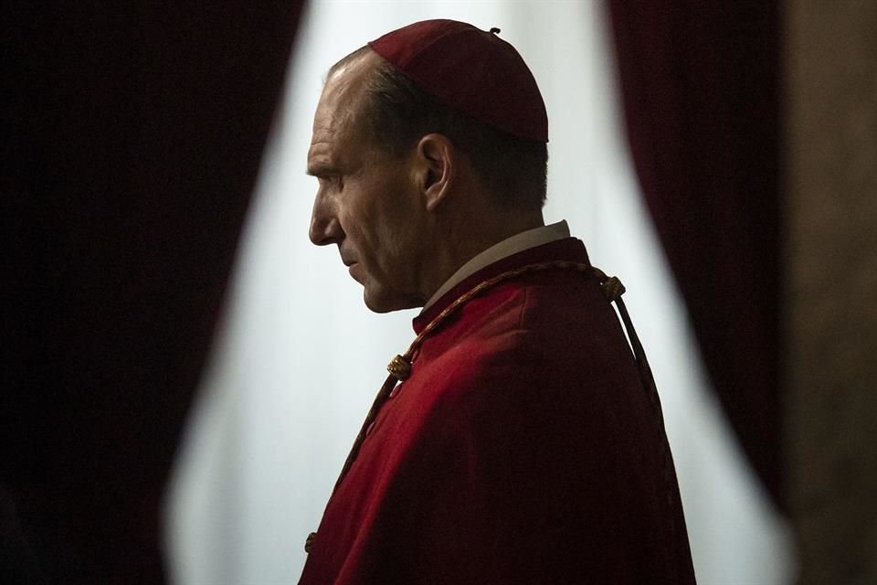 La película 'Cónclave', dirigida por Edward Berger, registró un aumento del 283% en streaming tras la muerte del Papa Francisco.