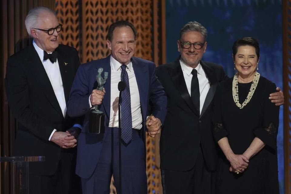 Durante la temporada de premios, la salud del Papa fue una pregunta recurrente al elenco de 'Cónclave'.