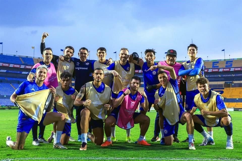 Cruz Azul entrenó este martes en el Uni de cara al partido de mañana.