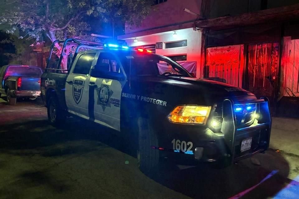 Fuentes allegadas a la Policía municipal, indicaron que la mujer, recibió algunos balazos en ambas piernas y otras partes del cuerpo.